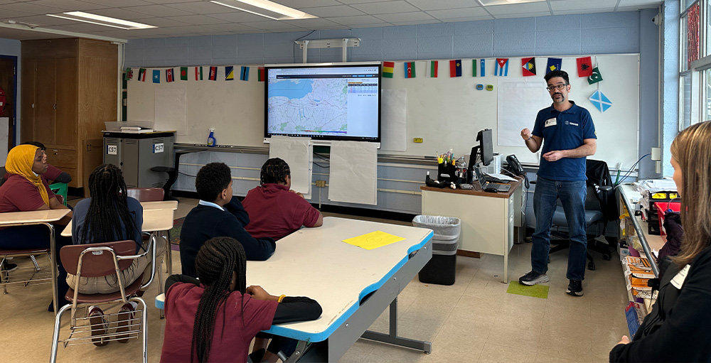 SAAB Systems Engineer Visits CSAS 5th Grade STEAM Class 