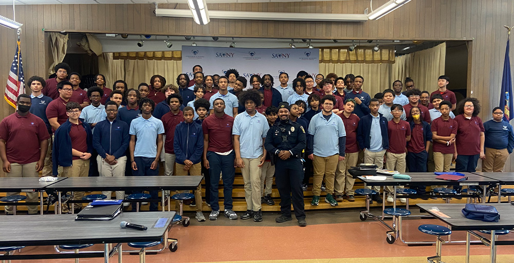 Syracuse Police Officer Visits Citizenship & Science Academy of Syracuse Middle School